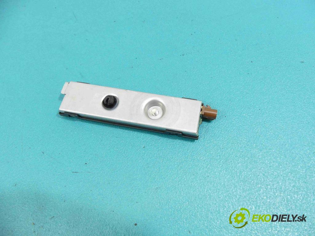 Mercedes SLK III R172 2011-2019 1.8 CGI 184hp automatic 135 kW 1796 cm3 2- Zesilovač: A1728202589 (Zosilňovače)