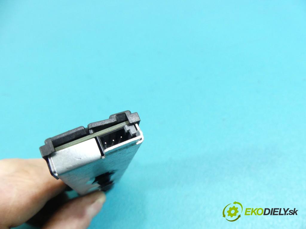 Mercedes SLK III R172 2011-2019 1.8 CGI 184hp automatic 135 kW 1796 cm3 2- Zesilovač: A1728202589 (Zosilňovače)