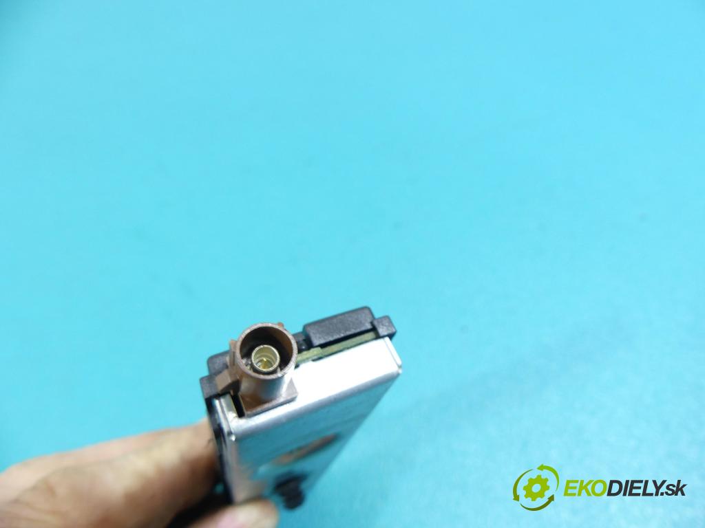 Mercedes SLK III R172 2011-2019 1.8 CGI 184hp automatic 135 kW 1796 cm3 2- Zesilovač: A1728202589 (Zosilňovače)