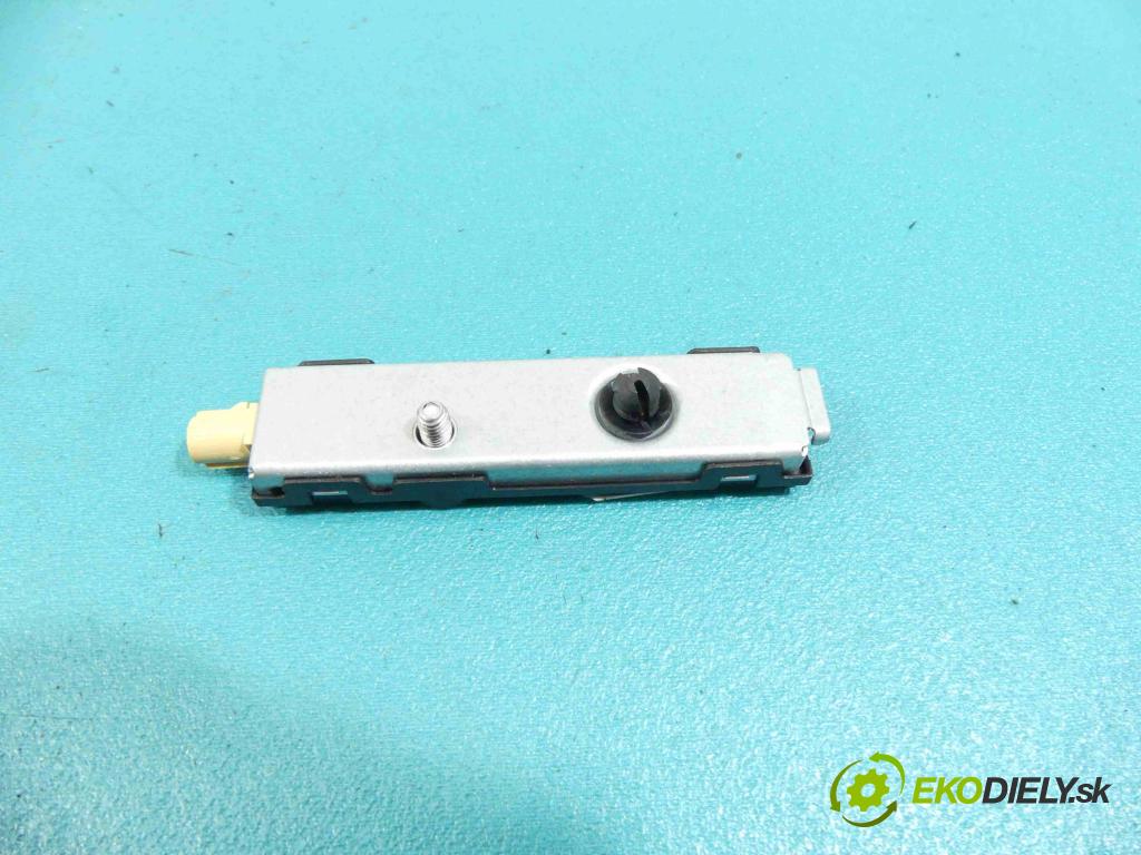 Mercedes SLK III R172 2011-2019 1.8b 184hp automatic 135 kW 1796 cm3 2- Zesilovač: A2319058100 (Zosilňovače)