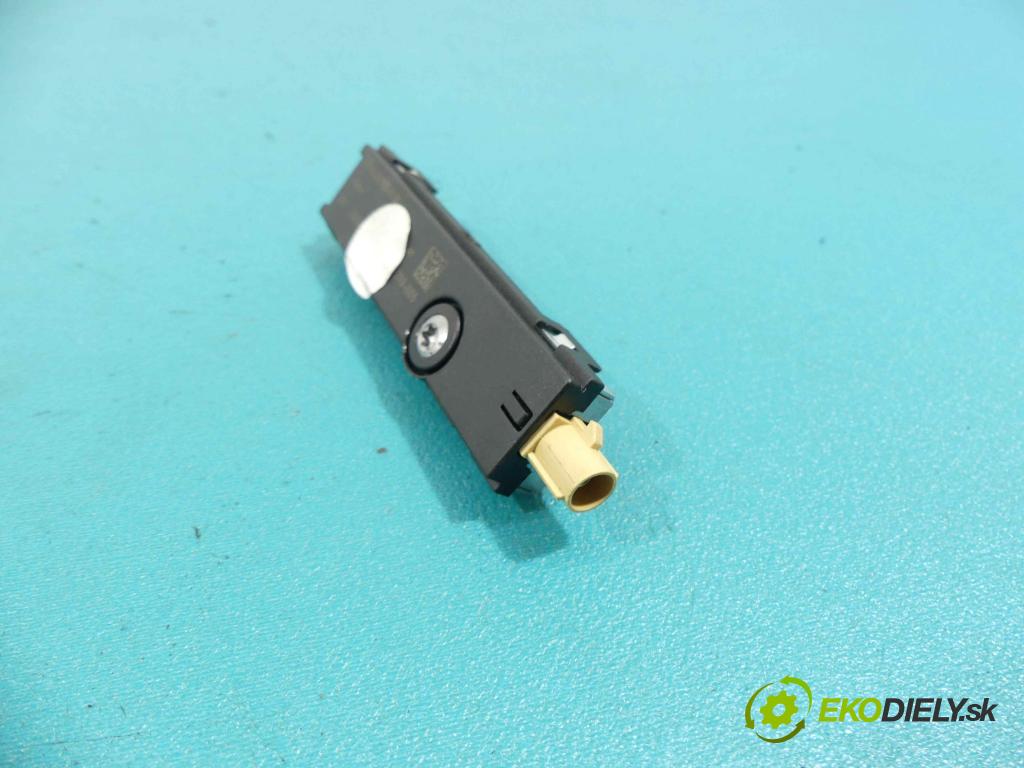 Mercedes SLK III R172 2011-2019 1.8b 184hp automatic 135 kW 1796 cm3 2- Zesilovač: A2319058100 (Zosilňovače)