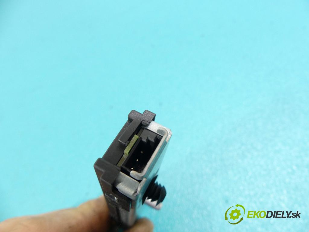 Mercedes SLK III R172 2011-2019 1.8b 184hp automatic 135 kW 1796 cm3 2- Zesilovač: A2319058100 (Zosilňovače)