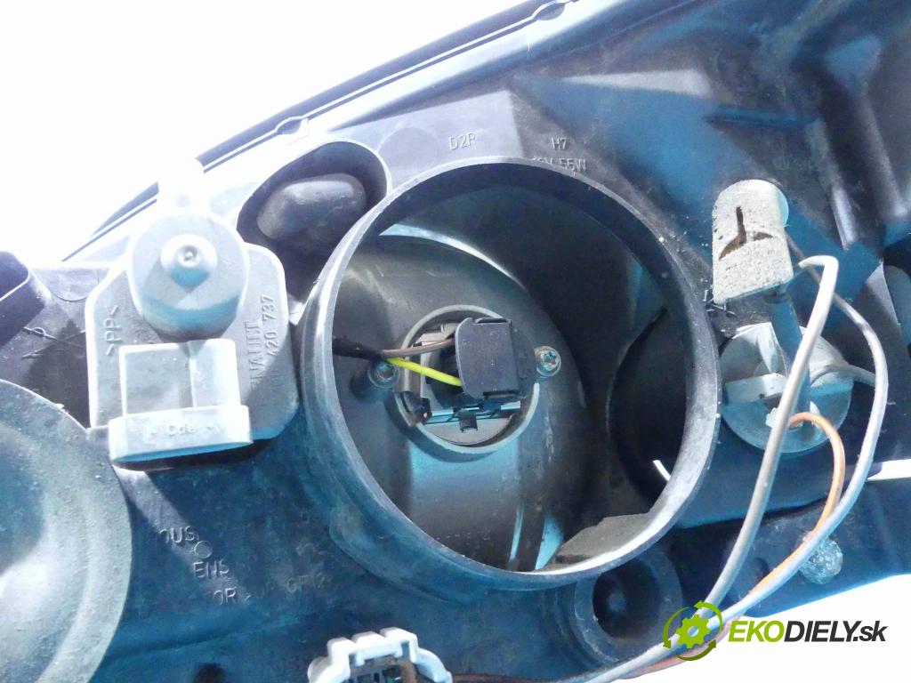 Nissan Primera P12 2001-2007 1.8 16v 116 HP manual 85 kW 1769 cm3 5- Reflektor: pravý  (Pravé)