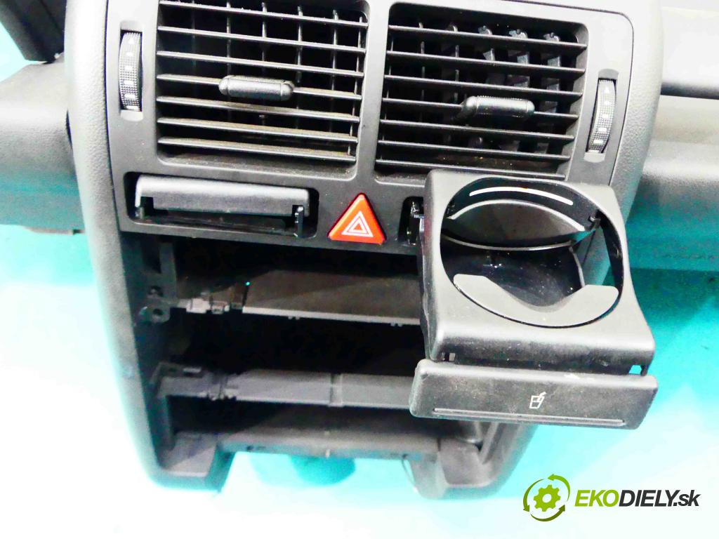 Audi A2 1.6 FSI GCD) 110 HP manual 81 kW 1598 cm3 5- kokpit,pristrojová doska rozdeľovacia