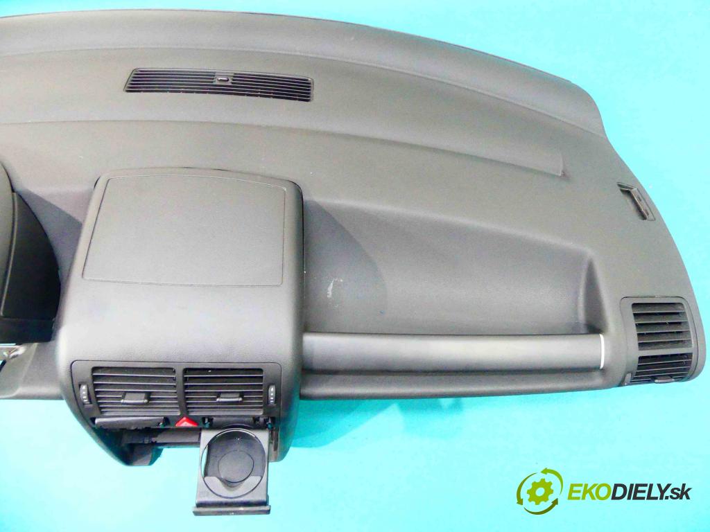 Audi A2 1.6 FSI GCD) 110 HP manual 81 kW 1598 cm3 5- kokpit,pristrojová doska rozdeľovacia