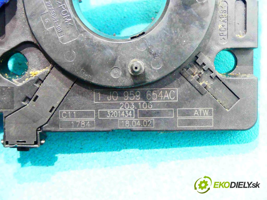 Audi A2 1.6 FSI GCD) 110 HP manual 81 kW 1598 cm3 5- kokpit,pristrojová doska rozdeľovacia