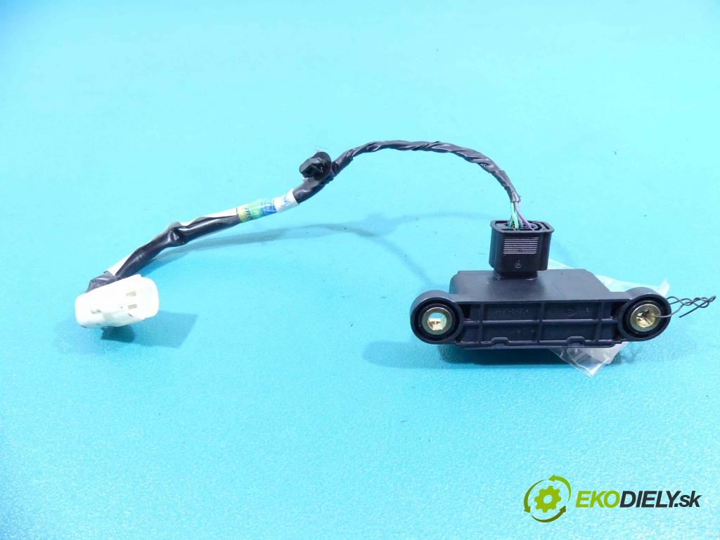 Suzuki Alto 2009-2014 1.0b 68 hp manual 50 kW 996 cm3 5- snímač ESP 33945-68K00