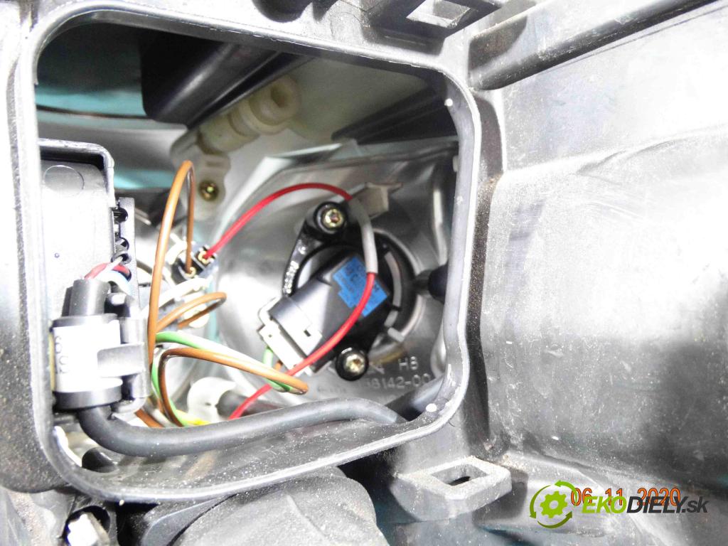 Audi A8 D3 2002-2009 4.2 V8 334HP automatic 246 kW 4172 cm3 4- Reflektor: pravý  (Pravé)