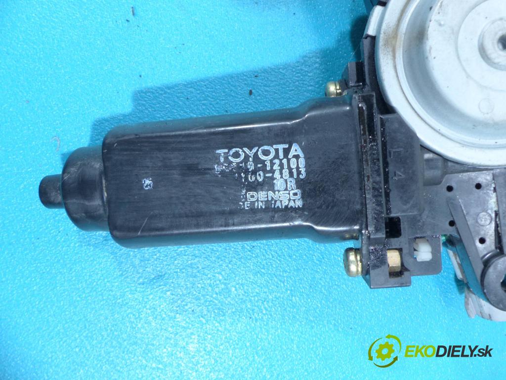 Toyota Corolla E10 1,4.0 16v 75 HP manual 55 kW 1332 cm3 3- mechanizmus okná predné pravý