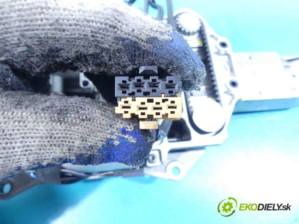 Audi A8 D3 2002-2009 4.2 V8 334HP automatic 246 kW 4172 cm3 4- Sloupec: volant 4E0419501A (Tyče riadenia (volantu))