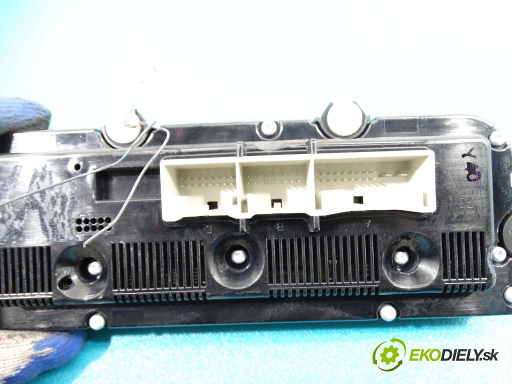 Skoda Octavia II 2004-2013 1.9 tdi 105 hp manual 77 kW 1896 cm3 5- palubní deska panel topení