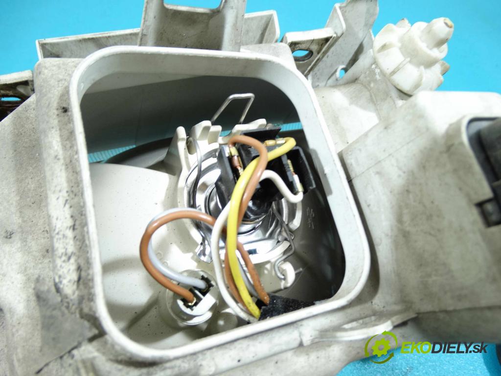 Vw Polo III 6N 1994-2001 1.4 60 hp manual 44 kW 1390 cm3 5- světlo pravý