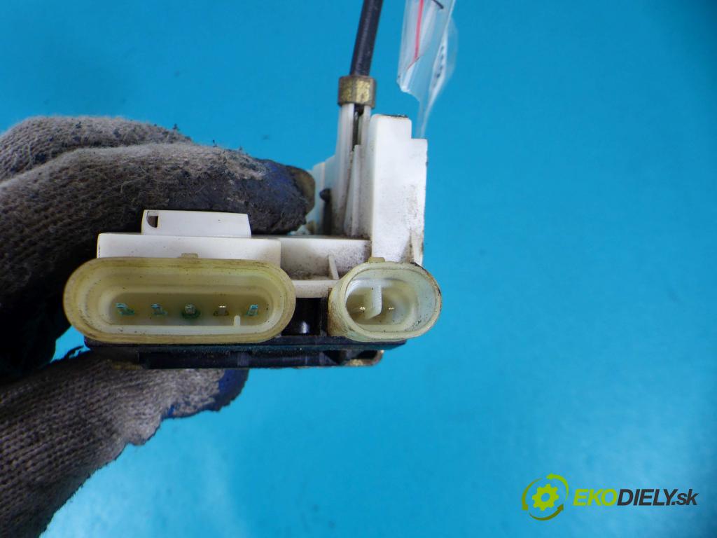 Alfa romeo 166 2.4 jtd 136 HP manual 100 kW 2387 cm3 4- zámok predné pravý