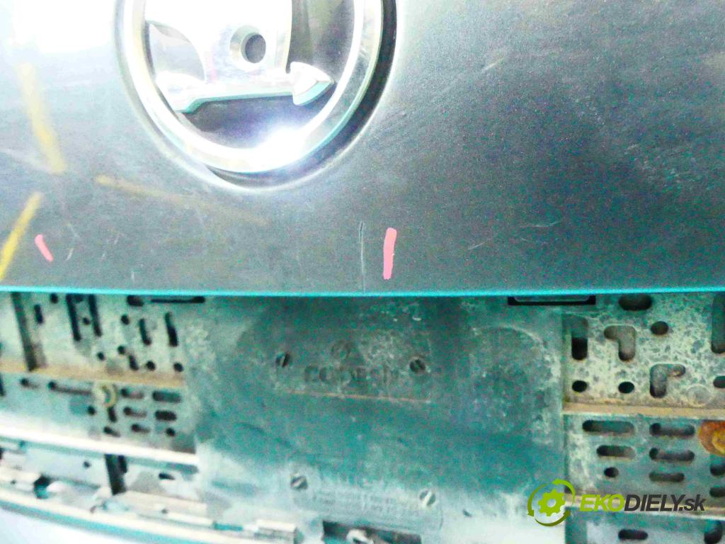 Skoda Octavia II 2004-2013 1.6 8v 102 HP manual 75 kW 1595 cm3 5- zadna kufor  (Zadné kapoty)