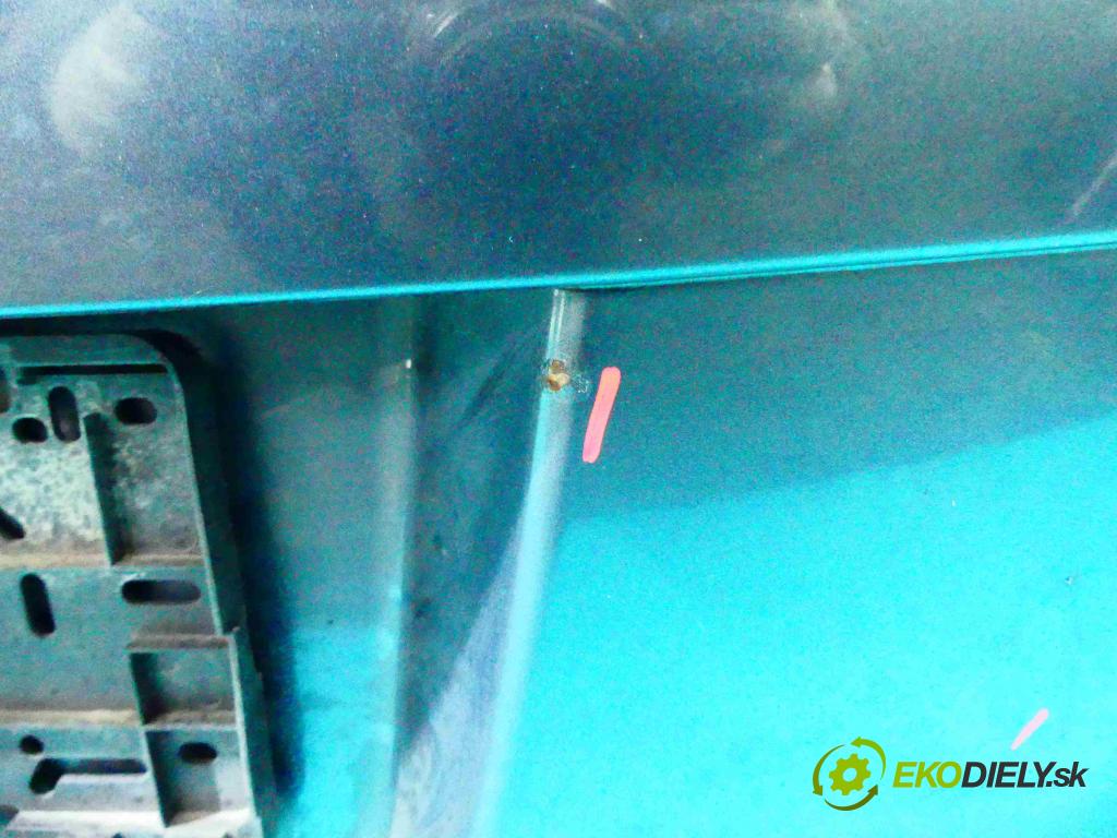 Skoda Octavia II 2004-2013 1.6 8v 102 HP manual 75 kW 1595 cm3 5- zadna kufor  (Zadné kapoty)