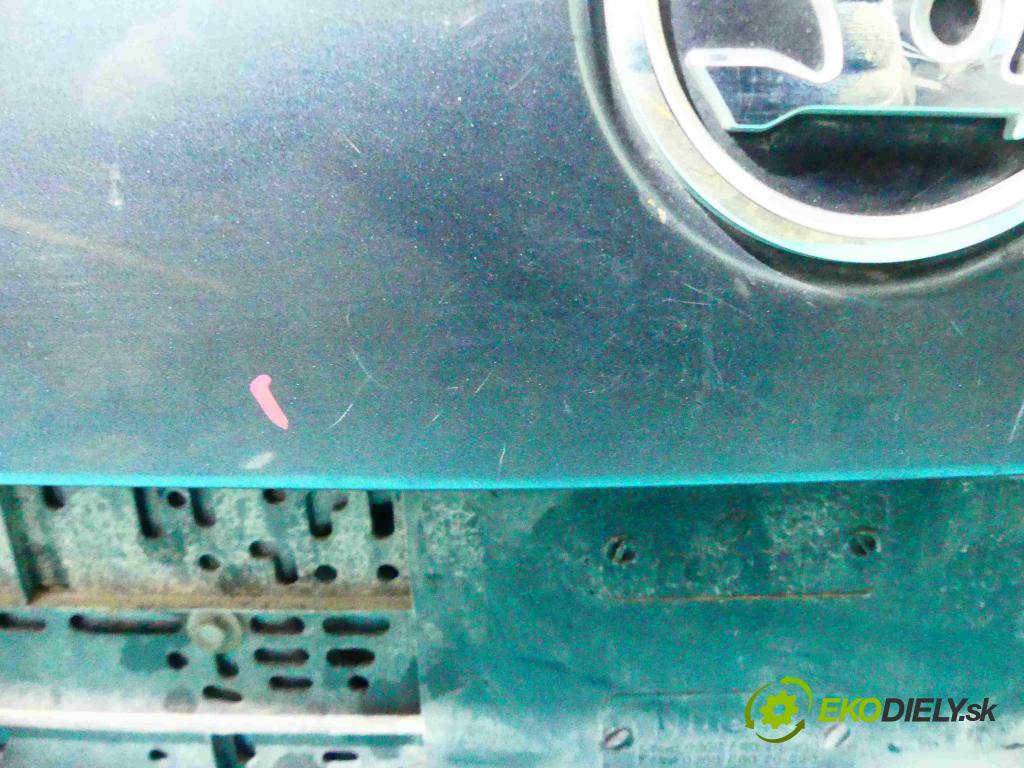 Skoda Octavia II 2004-2013 1.6 8v 102 HP manual 75 kW 1595 cm3 5- zadna kufor  (Zadné kapoty)