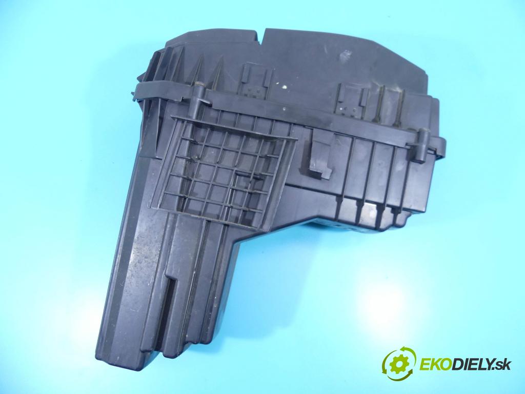 Peugeot 407 1,8.0 16v 125 hp manual 92 kW 1749 cm3 4- obal filtra vzduchu 9649757680 (Kryty filtrů)