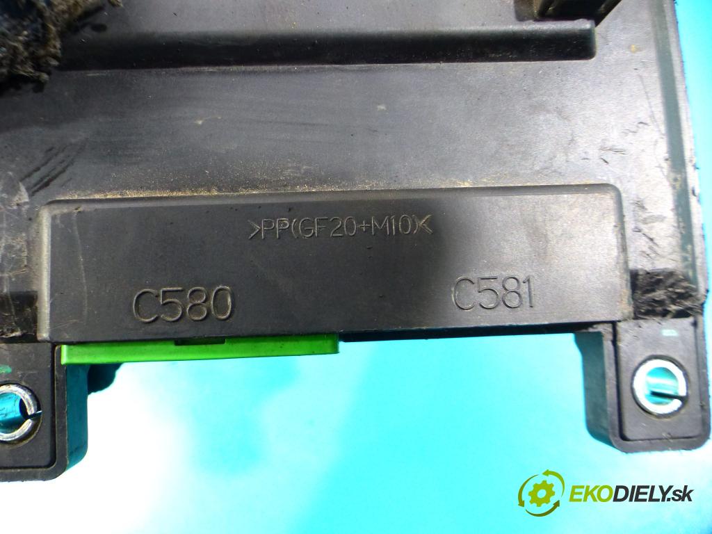 Land rover Discovery III 2004-2009 2.7 TDV6: 190 hp automatic 140 kW 2720 cm3 5- skříňka pojistková YQE500250 (Pojistkové skříňky)