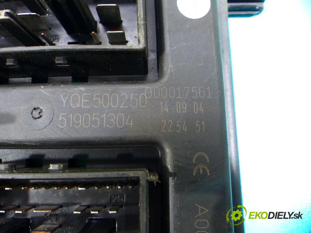 Land rover Discovery III 2004-2009 2.7 TDV6: 190 hp automatic 140 kW 2720 cm3 5- skříňka pojistková YQE500250 (Pojistkové skříňky)