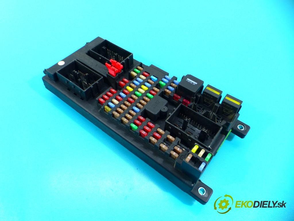 Land rover Discovery III 2004-2009 2.7 TDV6: 190 hp automatic 140 kW 2720 cm3 5- skříňka pojistková YQE500250 (Pojistkové skříňky)