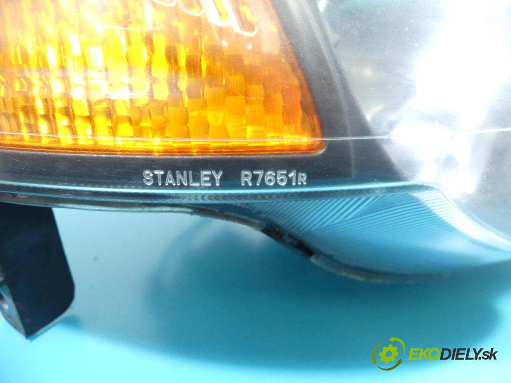 Honda HR-V I 1999-2006 1.6 16v 124hp manual 91 kW 1590 cm3 5- Reflektor: pravý  (Pravé)