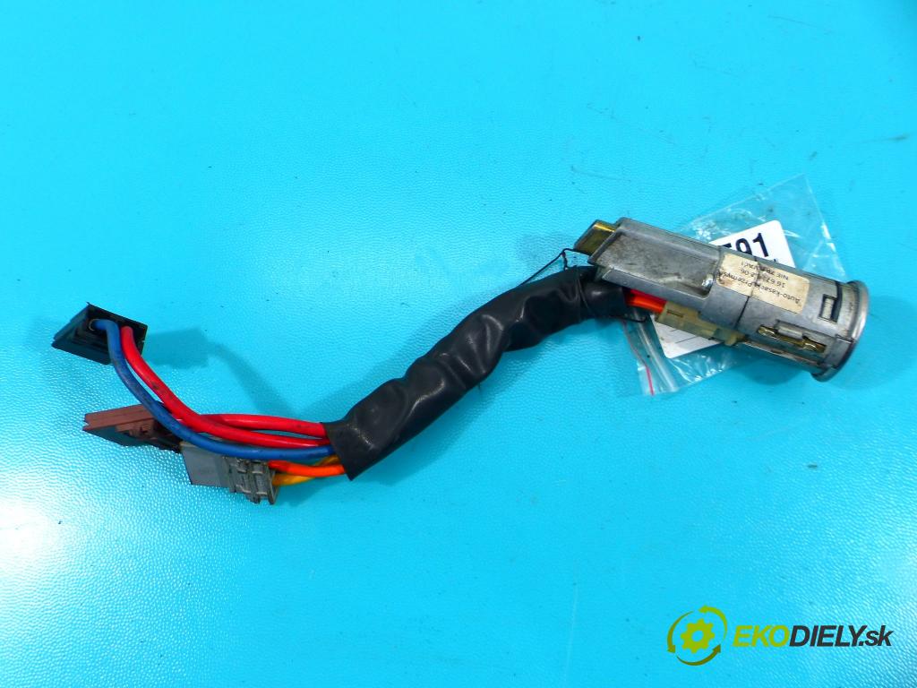 Peugeot 106 1.5d 54 HP manual 40 kW 1527 cm3 3- Spínačka  (Spínacie skrinky a kľúče)