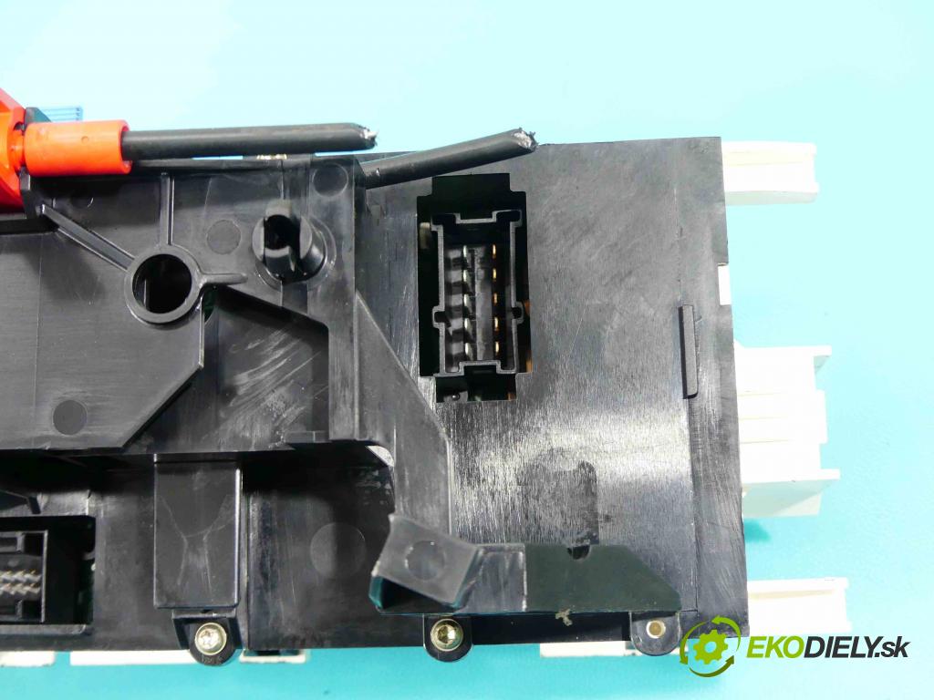 Mercedes A W168 1997-2004 1.6 102 HP manual 75 kW 1598 cm3 5- panel kúrenia 1688300485