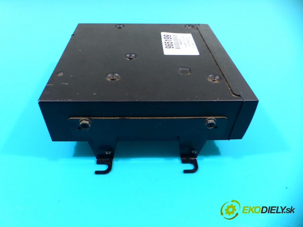 Volvo XC90 I 2002-2014 2.4 D5 185 HP automatic 136 kW 2400 cm3 5- Navigácia: 31260717 (GPS navigácie)