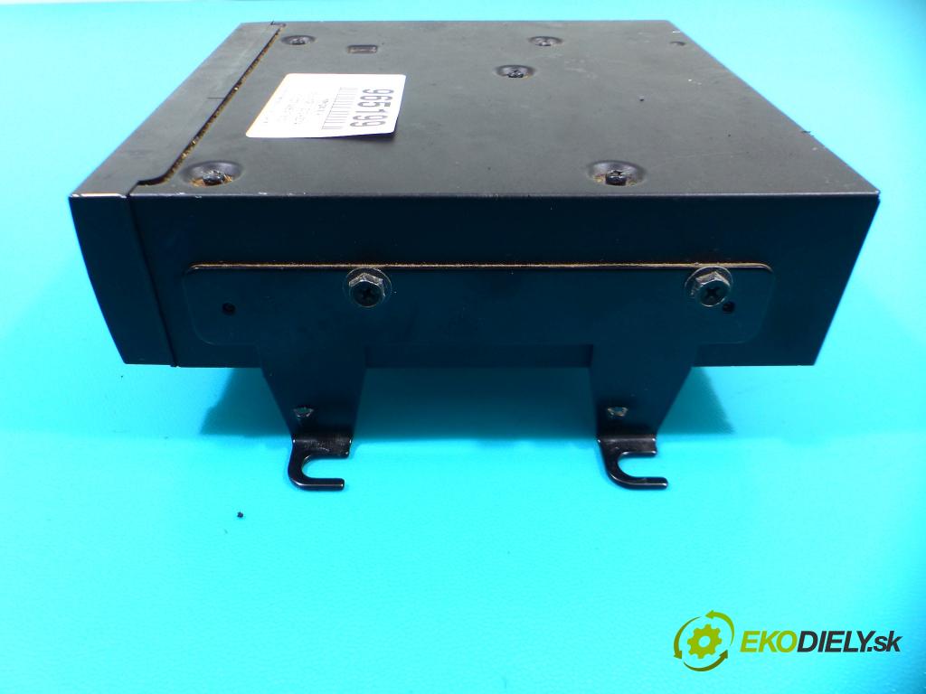 Volvo XC90 I 2002-2014 2.4 D5 185 HP automatic 136 kW 2400 cm3 5- Navigácia: 31260717 (GPS navigácie)