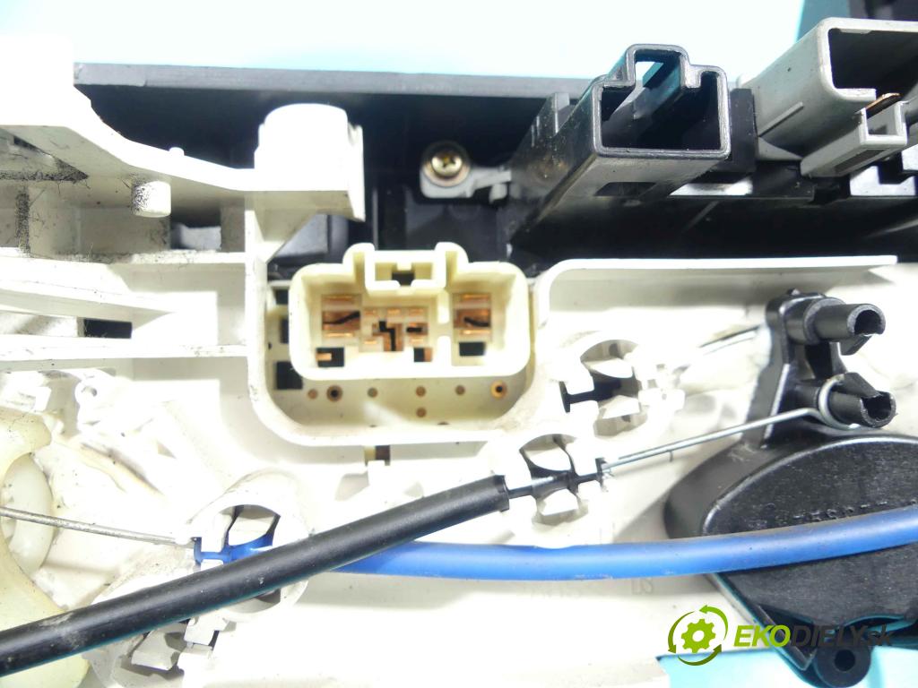 Toyota Yaris I 1999-2005 1.0 vvti 68 HP manual 50 kW 998 cm3 5- panel kúrenia 55412-0D010