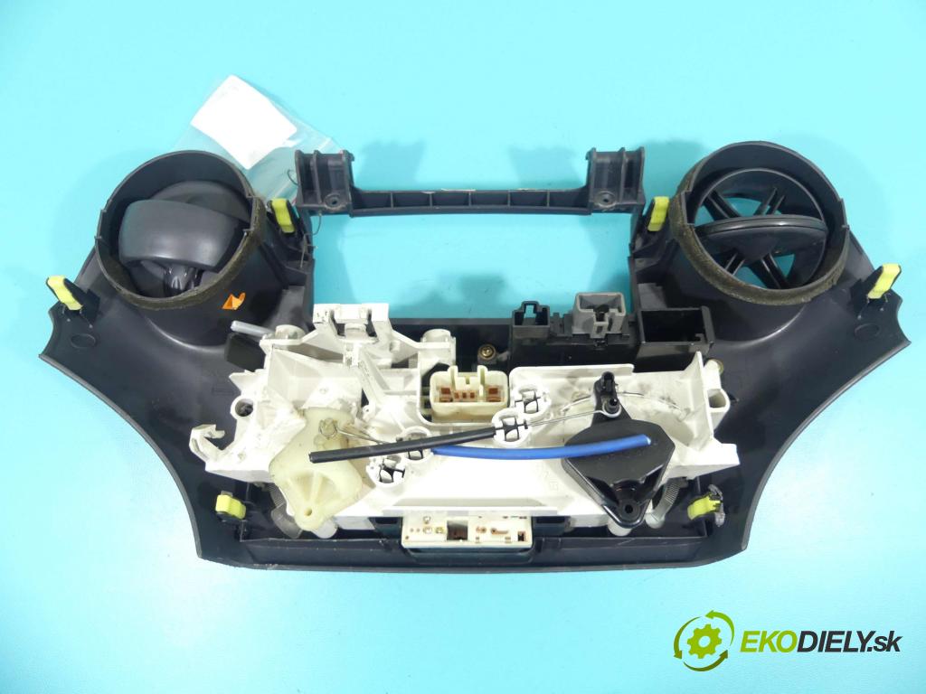 Toyota Yaris I 1999-2005 1.0 vvti 68 HP manual 50 kW 998 cm3 5- panel kúrenia 55412-0D010