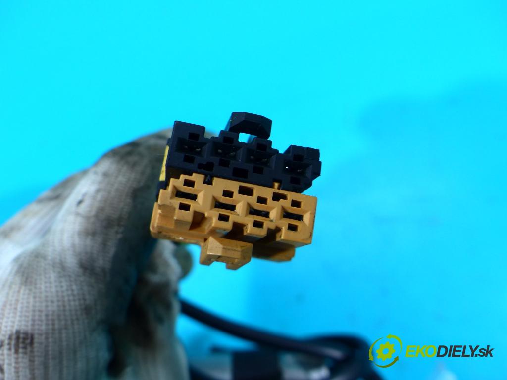 Audi A8 D3 2002-2009 4.0 TDI 275 HP automatic 202 kW 3936 cm3 4- Sloupec: volant 4E0419501H (Tyče riadenia (volantu))