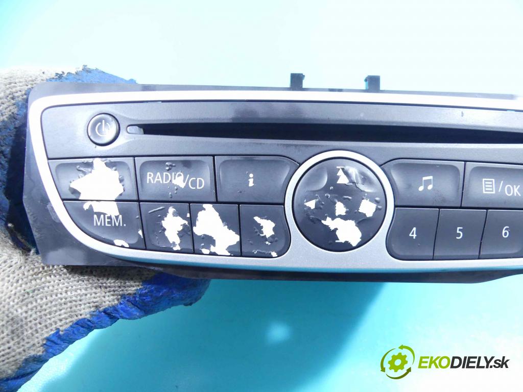 Renault Fluence 1.5 dci 106 HP manual 78 kW 1461 cm3 4- Radio továreň: 281150030R