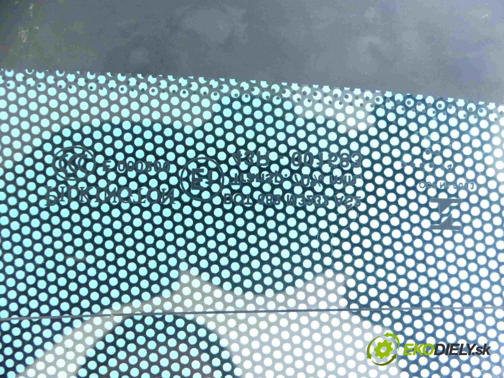 Peugeot 301 1.6 16v VTI 116 hp manual 85 kW 1587 cm3 4- sklo zadní  (Okna zadní)