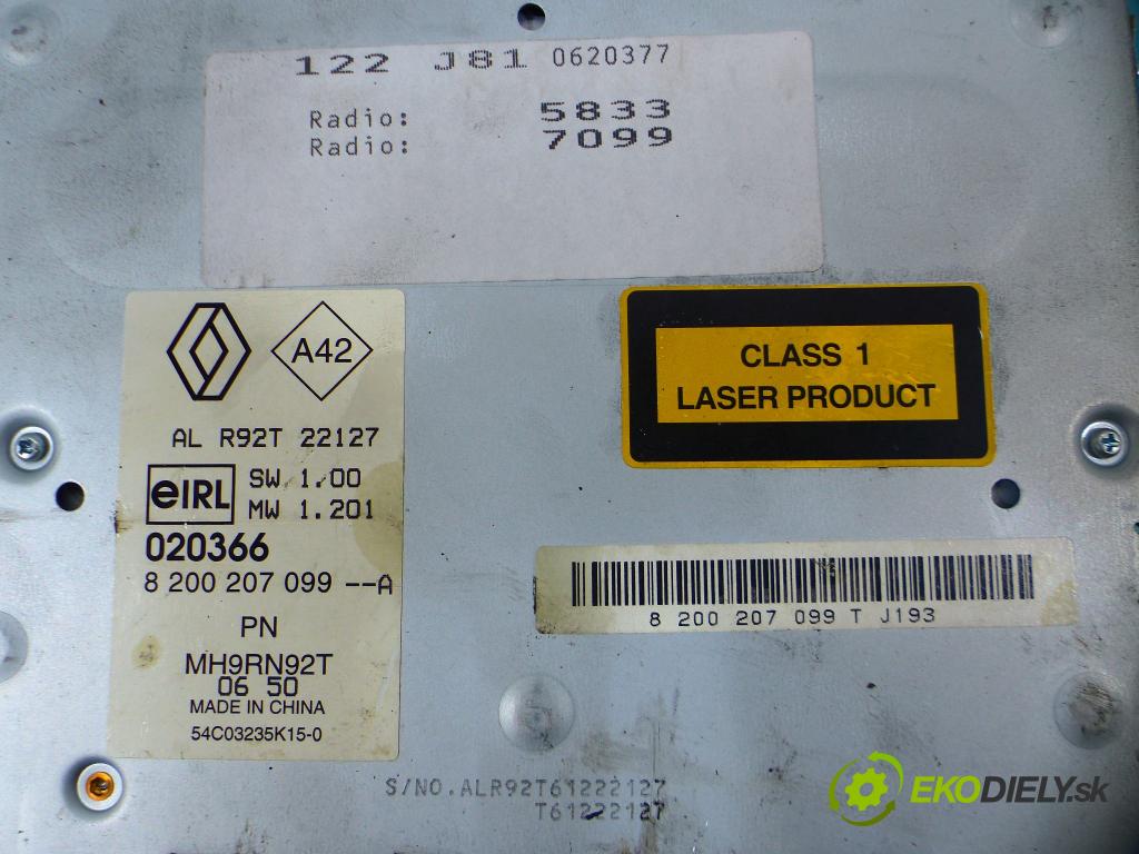 Renault Espace IV 2003-2014 2.0 dci 150 hp manual 110 kW 1995 cm3 5- Radio továrna: 8200205833