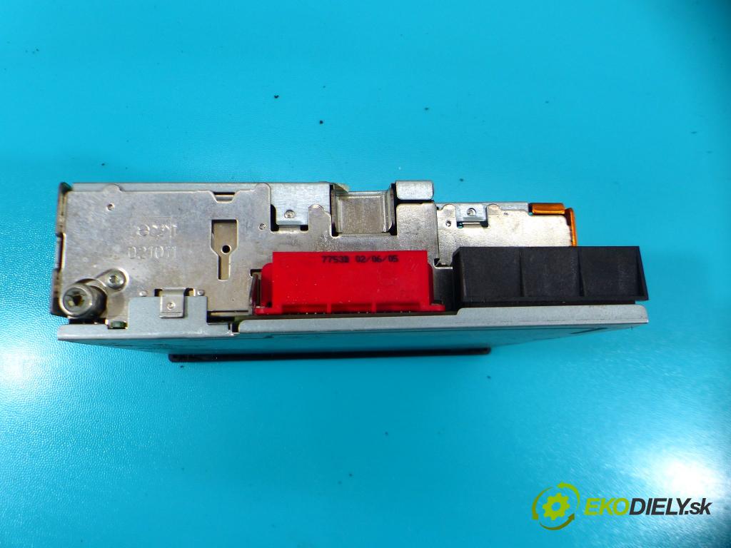 Renault Espace IV 2003-2014 2.0 dci 150 hp manual 110 kW 1995 cm3 5- Radio továrna: 8200205833