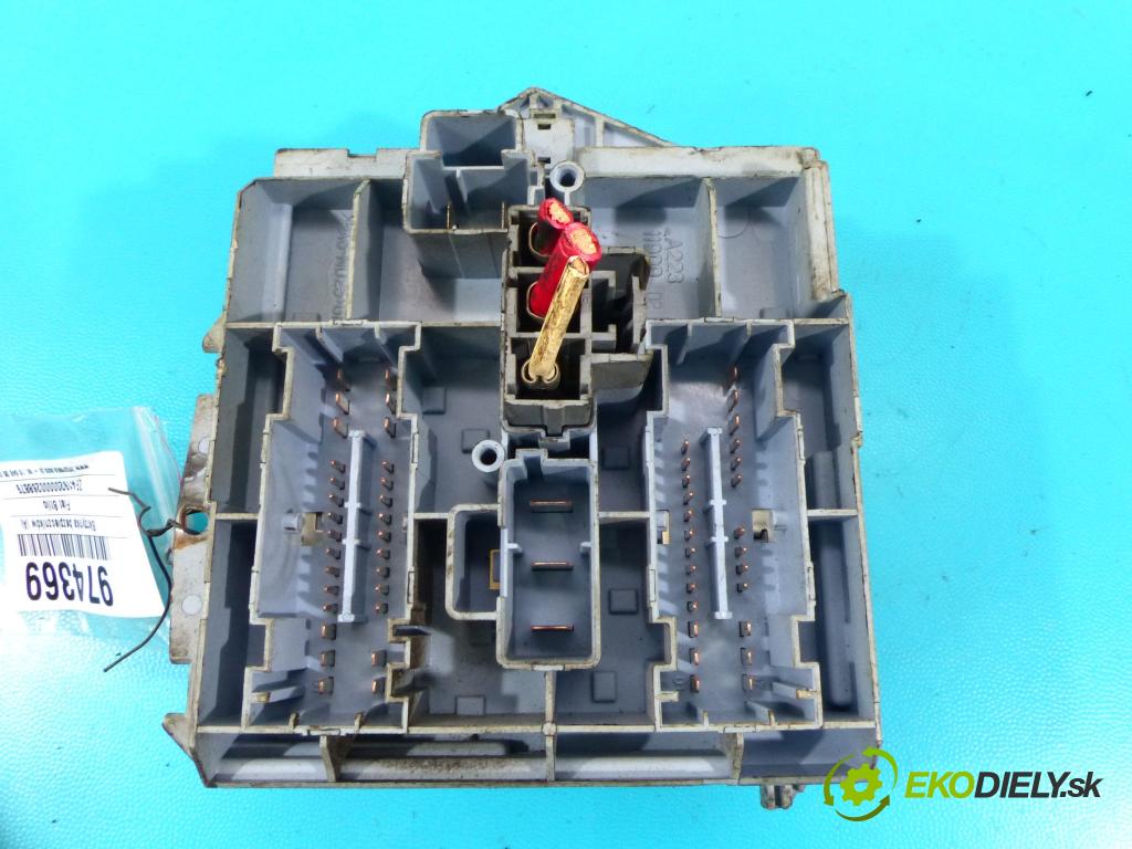 Fiat Stilo 1.2 16v 80 hp manual 59 kW 1242 cm3 3- skříňka pojistková 46846104 (Pojistkové skříňky)