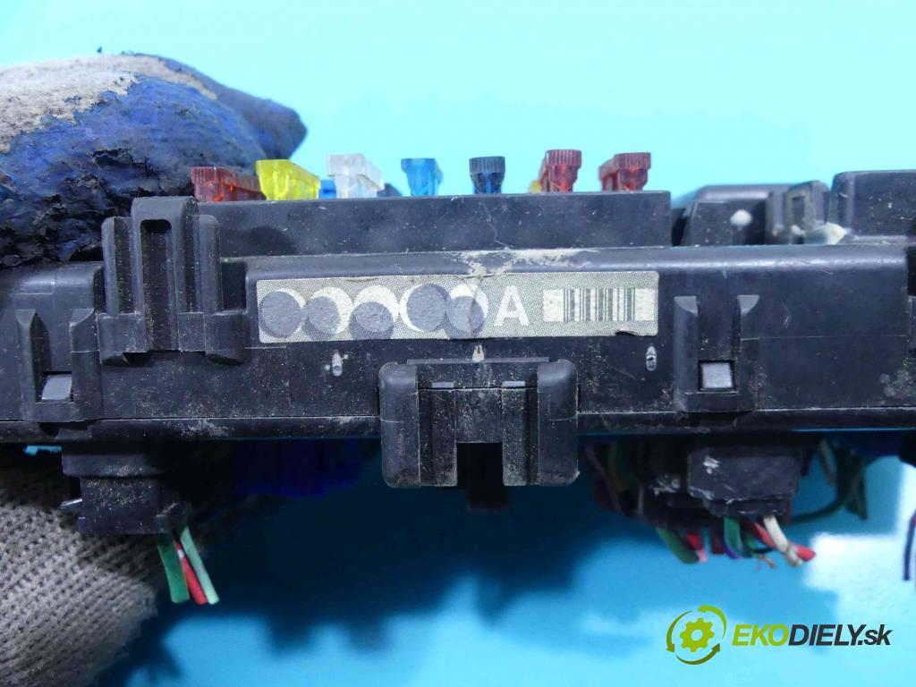 Daihatsu Terios 1997-2005 1.3 83 hp manual 61 kW 1296 cm3 5- skříňka pojistková  (Pojistkové skříňky)