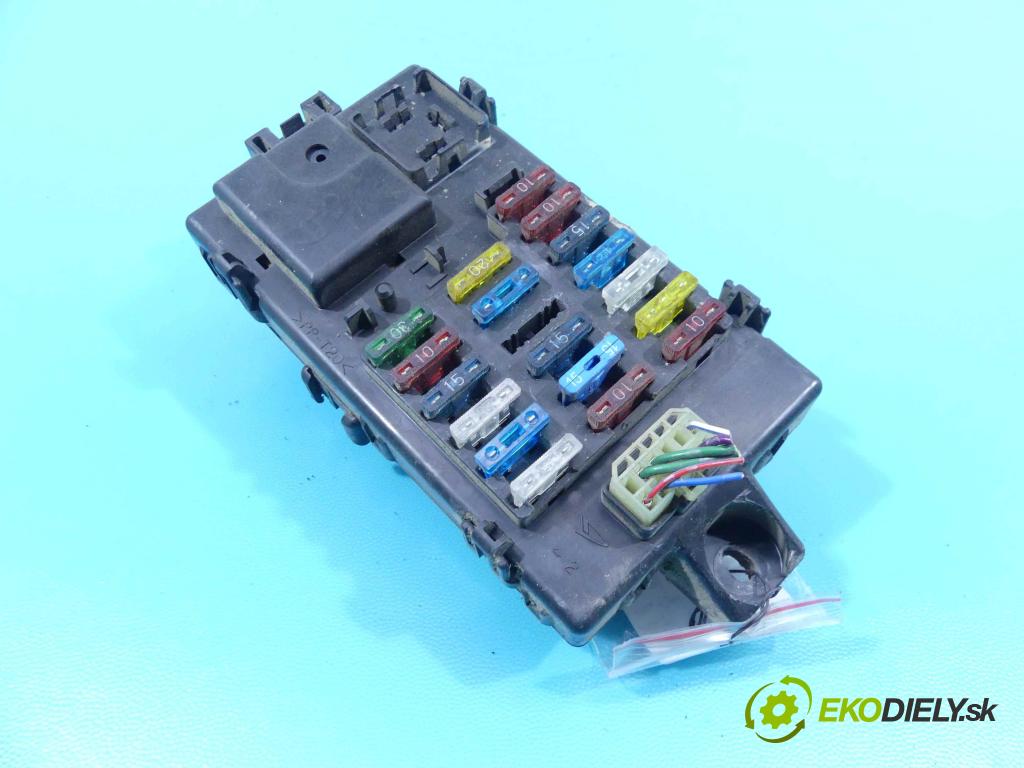 Daihatsu Terios 1997-2005 1.3 83 hp manual 61 kW 1296 cm3 5- skříňka pojistková  (Pojistkové skříňky)