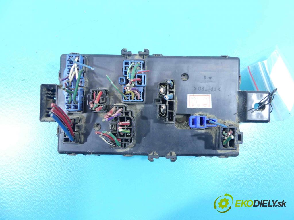 Daihatsu Terios 1997-2005 1.3 83 hp manual 61 kW 1296 cm3 5- skříňka pojistková  (Pojistkové skříňky)