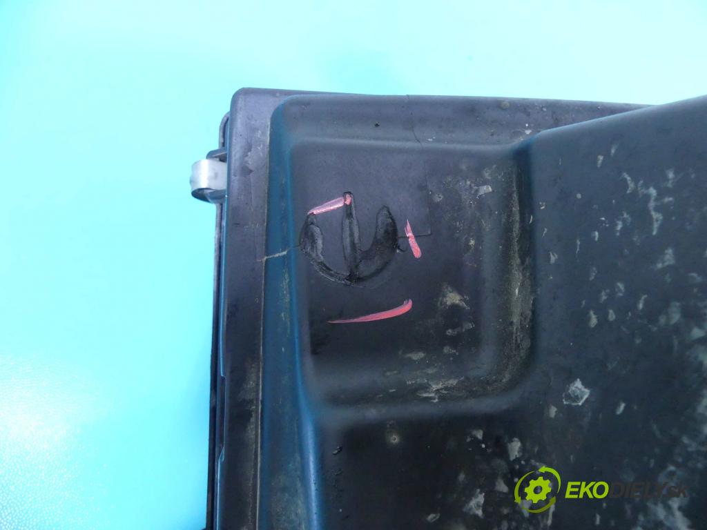 Mazda 5  2005-2010 1.8 16v 116 hp manual 85 kW 1798 cm3 5- obal filtra vzduchu  (Kryty filtrů)