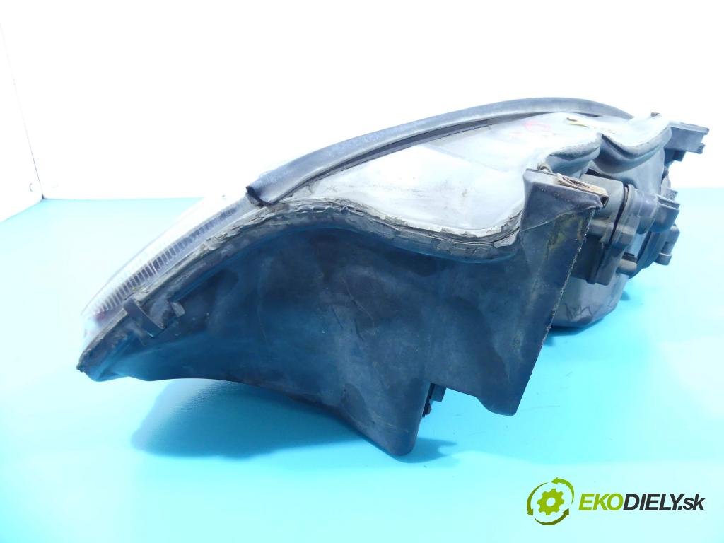 Chrysler 300m 3.5 V6 automatic 187 kW 3518 cm3 4- Reflektor: pravý 04780002 (Pravé)