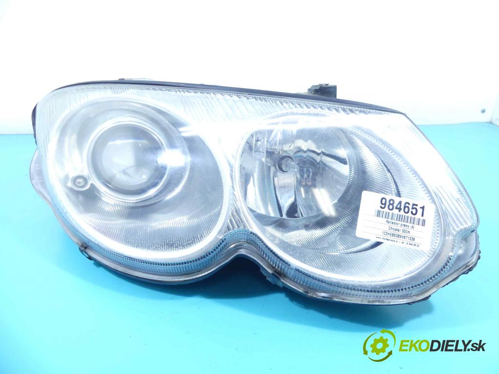 Chrysler 300m 3.5 V6 automatic 187 kW 3518 cm3 4- Reflektor: pravý 04780002 (Pravé)