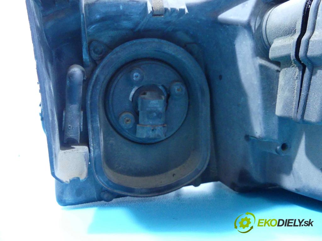 Chrysler 300m 3.5 V6 automatic 187 kW 3518 cm3 4- Reflektor: pravý 04780002 (Pravé)