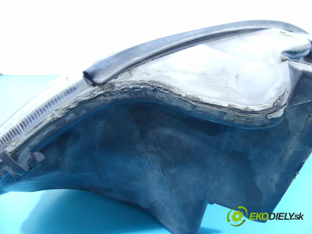 Chrysler 300m 3.5 V6 automatic 187 kW 3518 cm3 4- Reflektor: pravý 04780002 (Pravé)