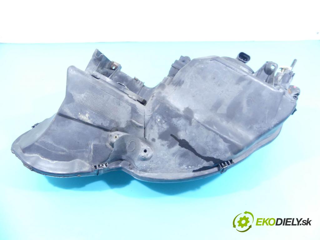 Chrysler 300m 3.5 V6 automatic 187 kW 3518 cm3 4- Reflektor: pravý 04780002 (Pravé)