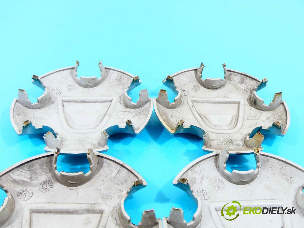 Dacia Duster I 2010-2018 1.6 114 HP manual 84 kW 1598 cm3 5- puklica 403157451R (Puklice)