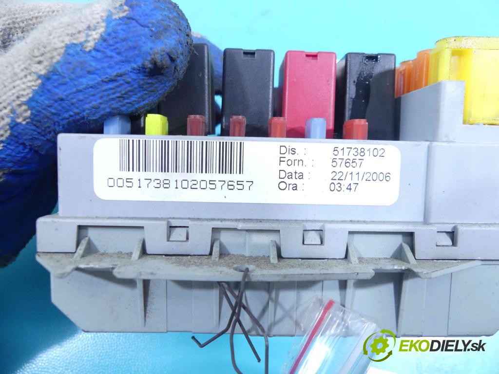 Fiat Croma II 2005-2010 1.9 jtd 150 hp manual 110 kW 1910 cm3 5- skříňka pojistková 51738102 (Pojistkové skříňky)