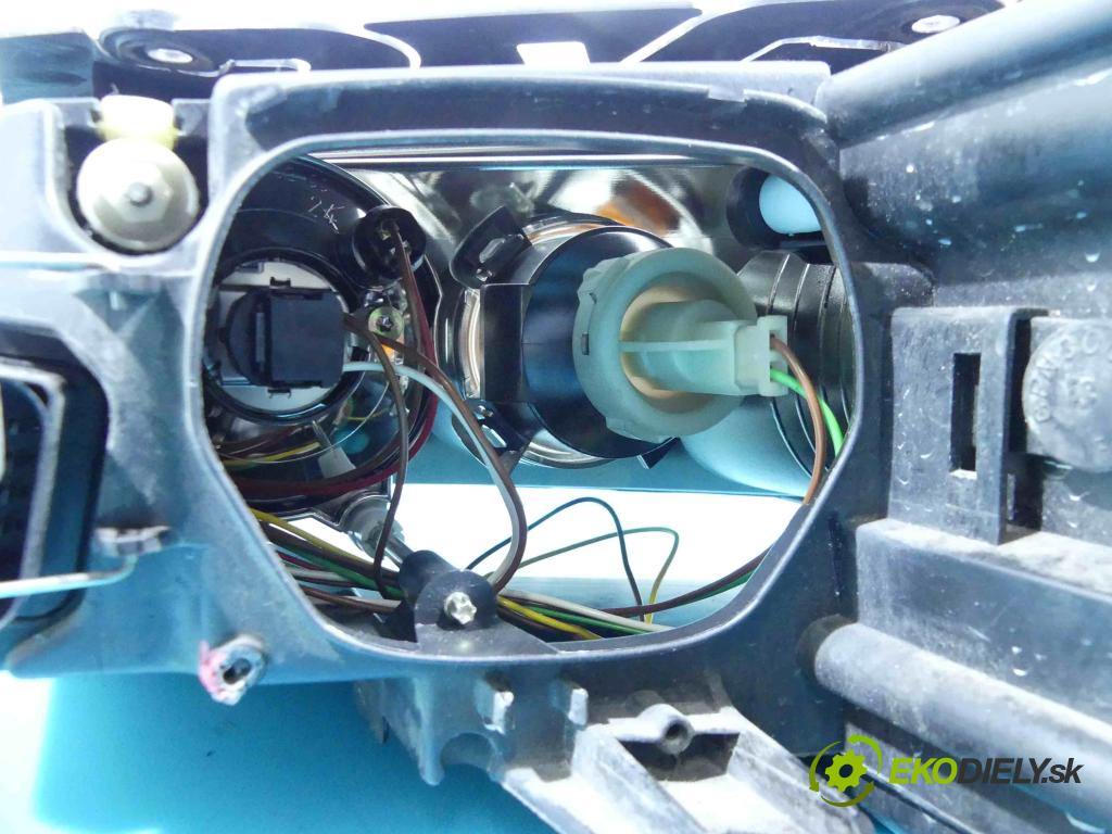 Vw Passat B5 1995-2005 2.5 V6 tdi 150 HP manual 110 kW 2496 cm3 5- Reflektor: pravý 3B7941018Q (Pravé)