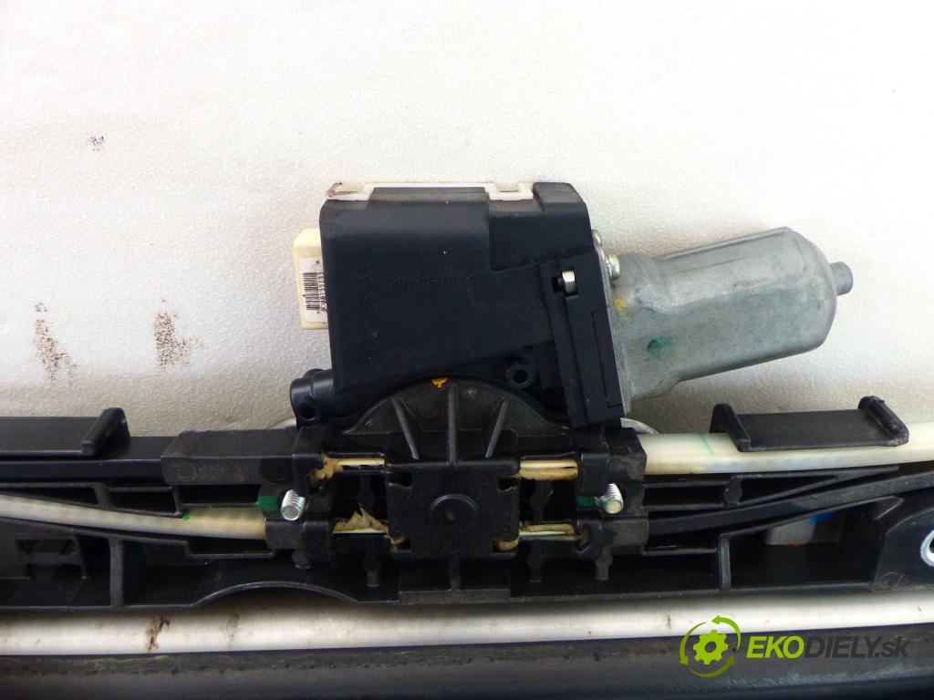 Lexus GS IV 2011-2020 3.5 hybrid 292KM automatic 215 kW 3456 cm3 4- Střešní okno:  (Okna karoserie)